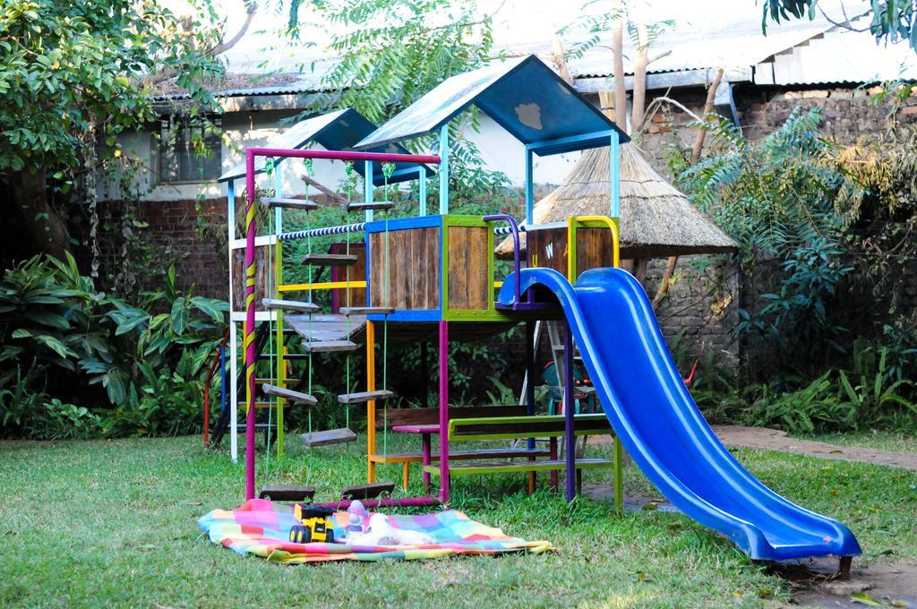 ליבינגסטון Zigzag Town Lodge מראה חיצוני תמונה