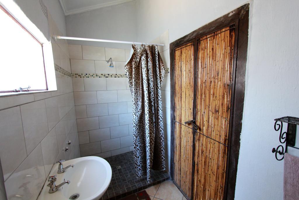 ליבינגסטון Zigzag Town Lodge מראה חיצוני תמונה