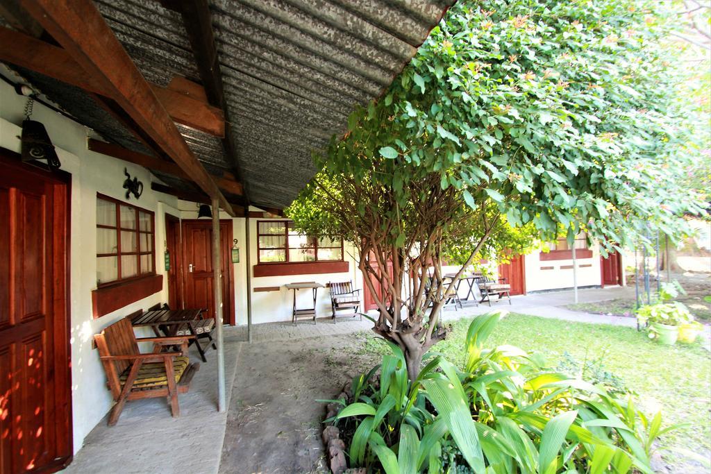 ליבינגסטון Zigzag Town Lodge מראה חיצוני תמונה